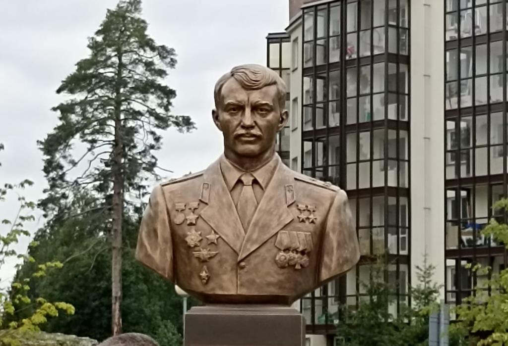 Бюст Н.С. Майданова  установлен в Агалатово