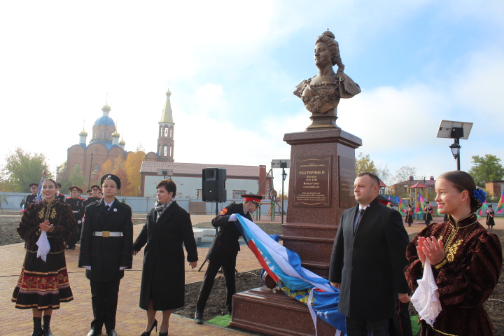 Открыт сквер в  честь 85-летия Краснодарского края