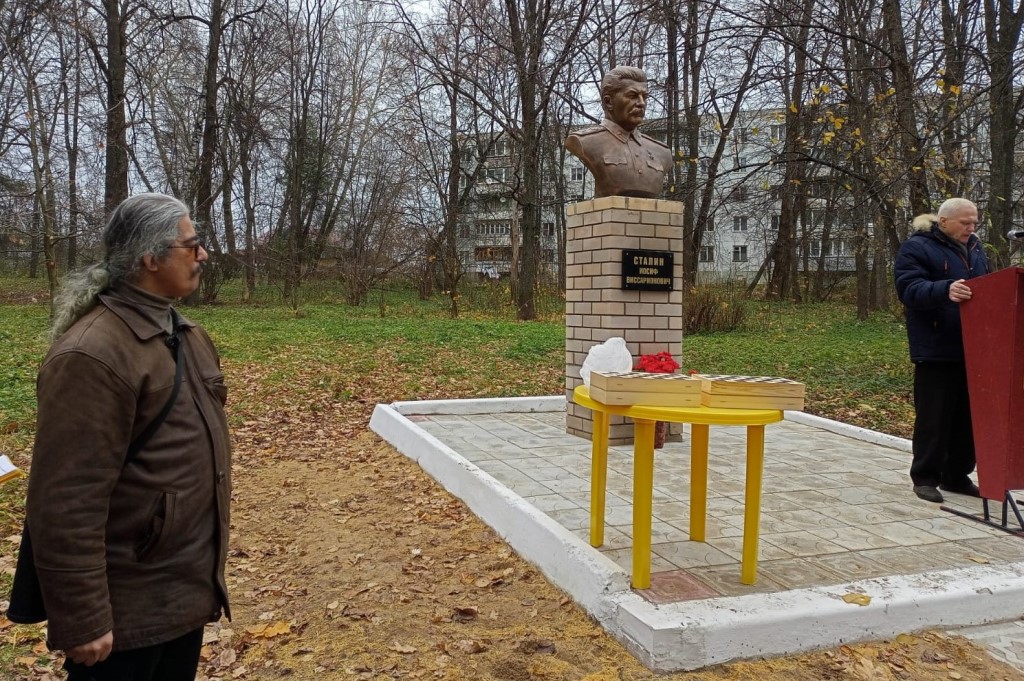 Бюст Сталину открыт в Кировской области